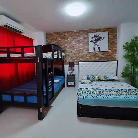 N&J Lopez Lodging House Pasay Esterno foto