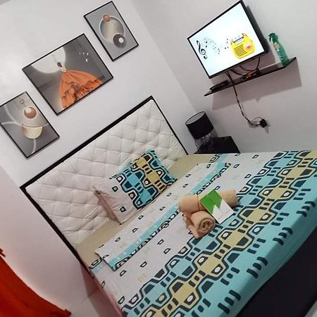 N&J Lopez Lodging House Pasay Esterno foto