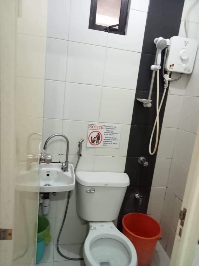 N&J Lopez Lodging House Pasay Esterno foto
