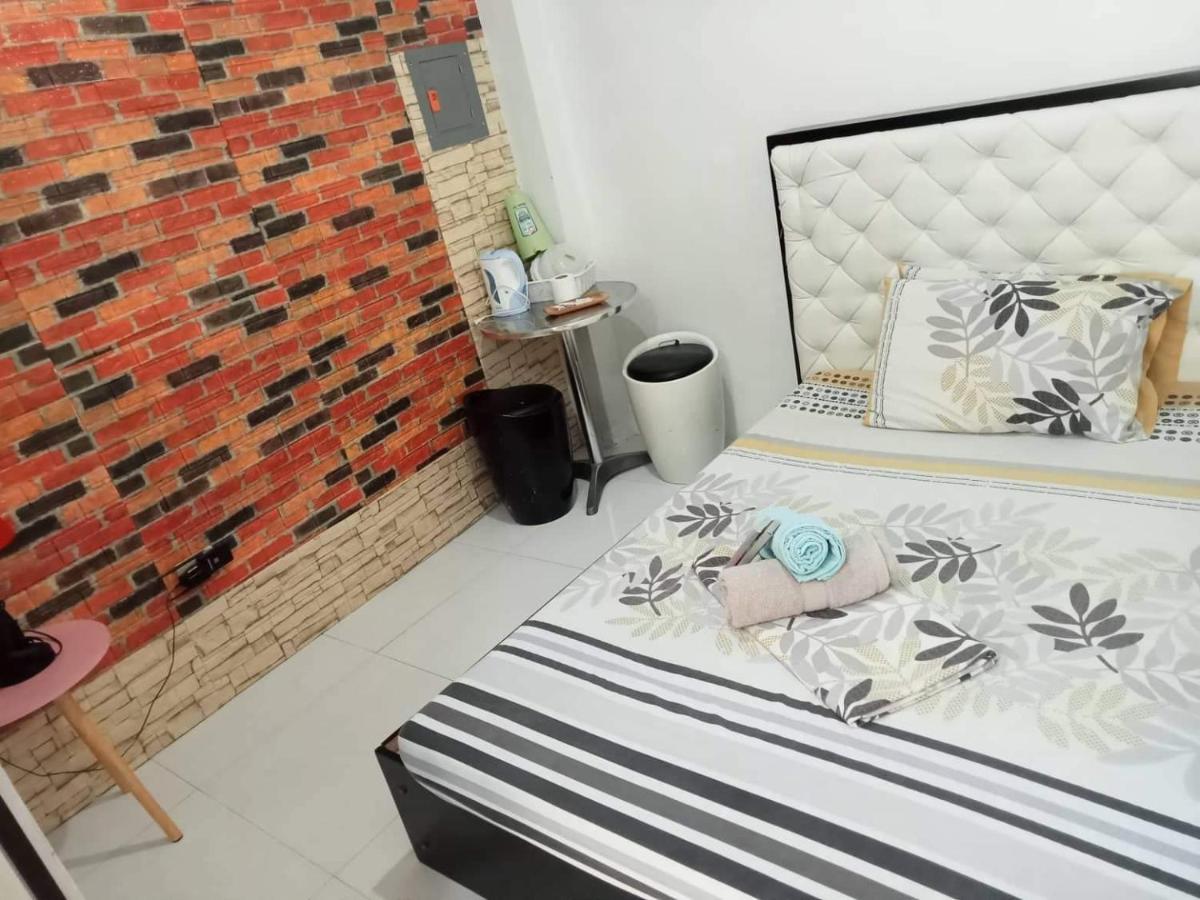 N&J Lopez Lodging House Pasay Esterno foto