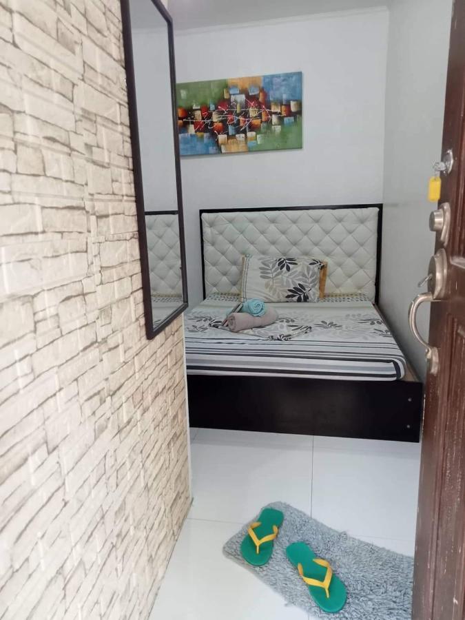 N&J Lopez Lodging House Pasay Esterno foto