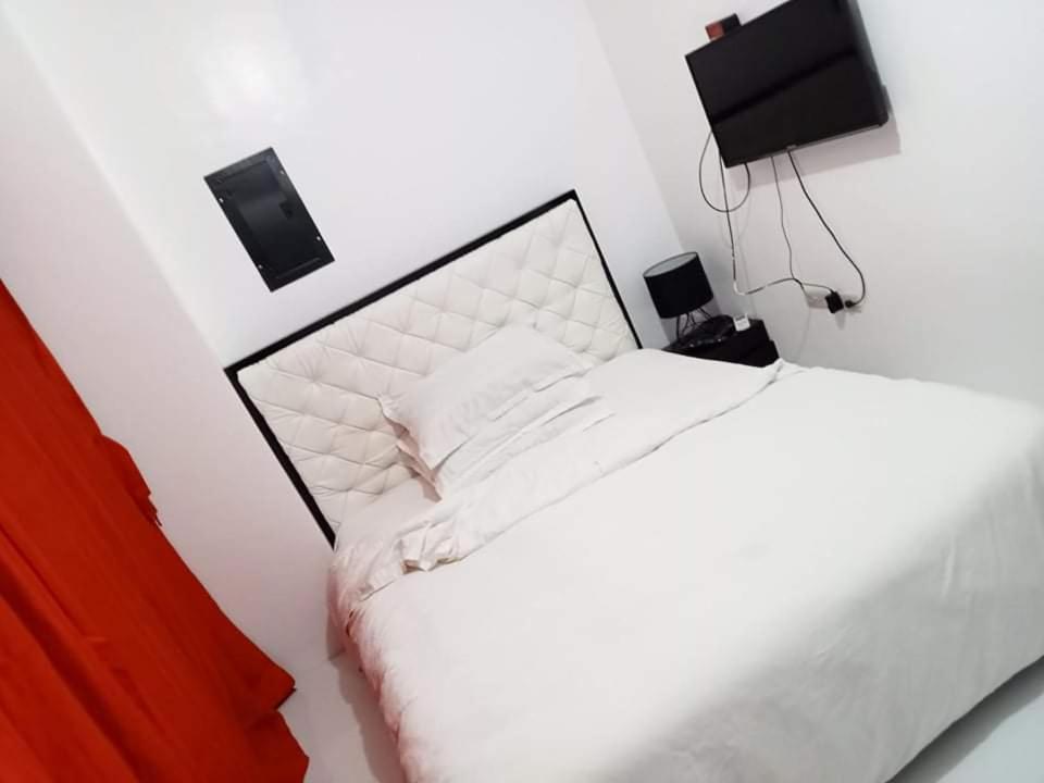N&J Lopez Lodging House Pasay Esterno foto