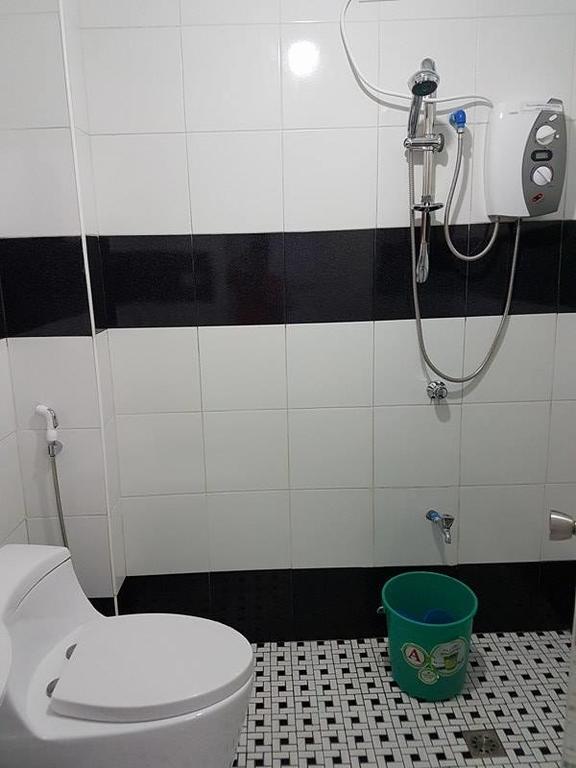 N&J Lopez Lodging House Pasay Esterno foto