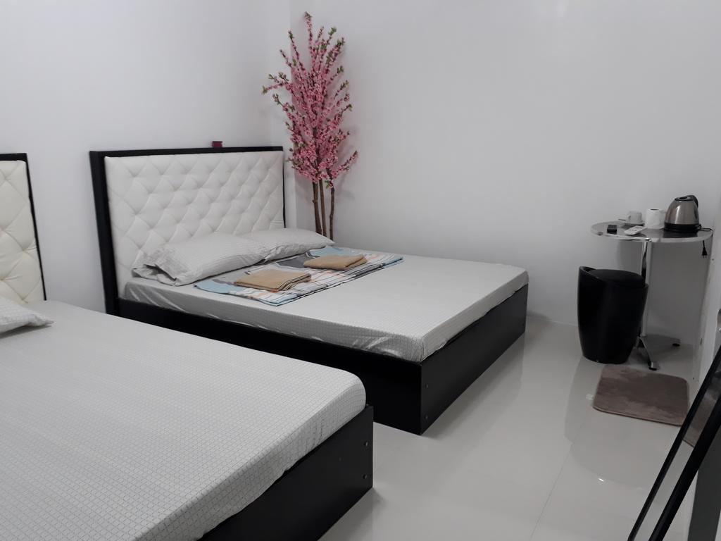 N&J Lopez Lodging House Pasay Esterno foto