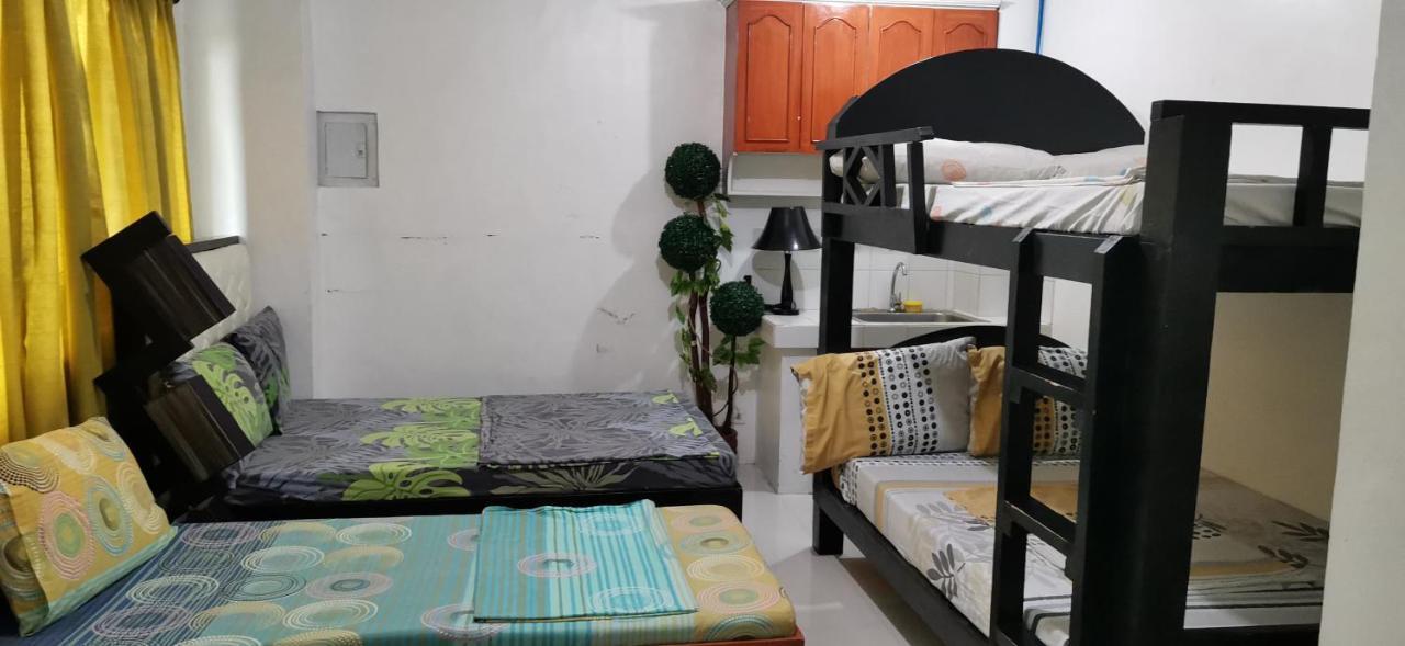 N&J Lopez Lodging House Pasay Esterno foto
